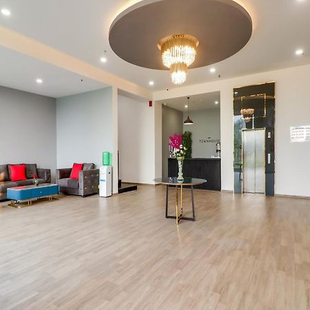 Super Townhouse Jashn Hotel Chinhat Екстериор снимка