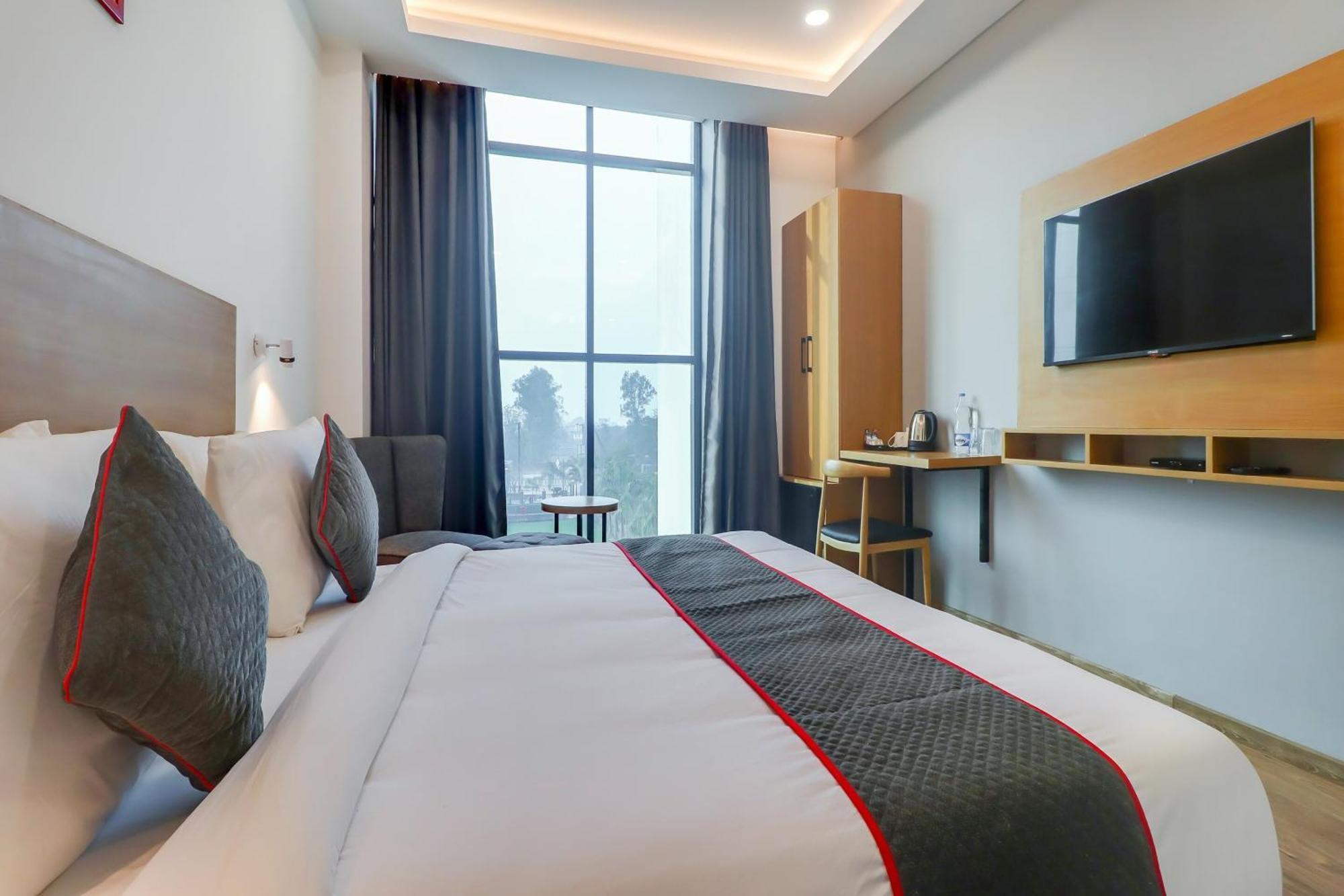 Super Townhouse Jashn Hotel Chinhat Екстериор снимка