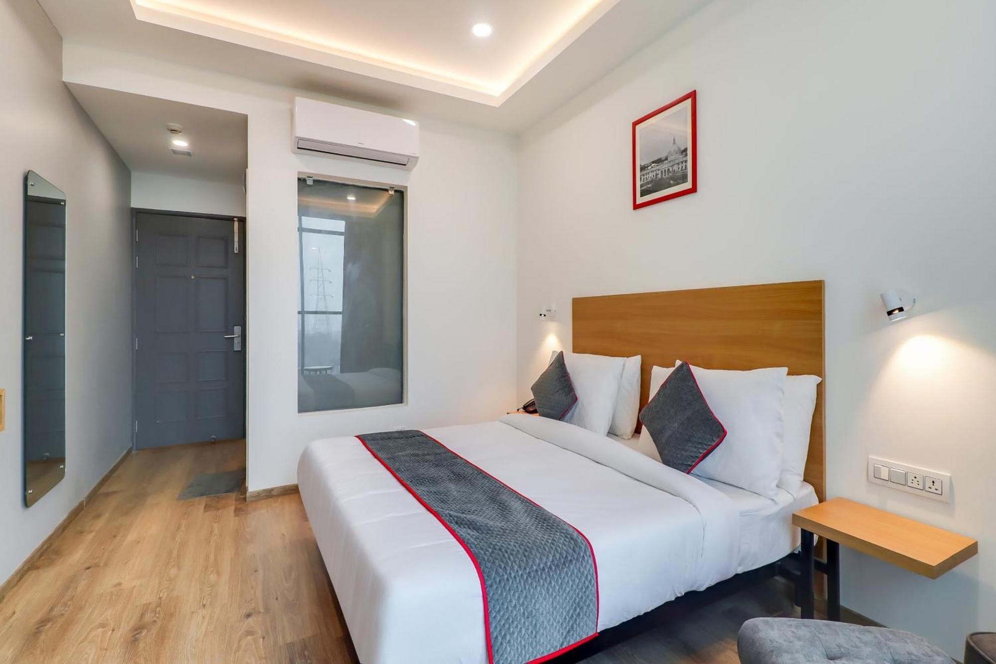 Super Townhouse Jashn Hotel Chinhat Екстериор снимка