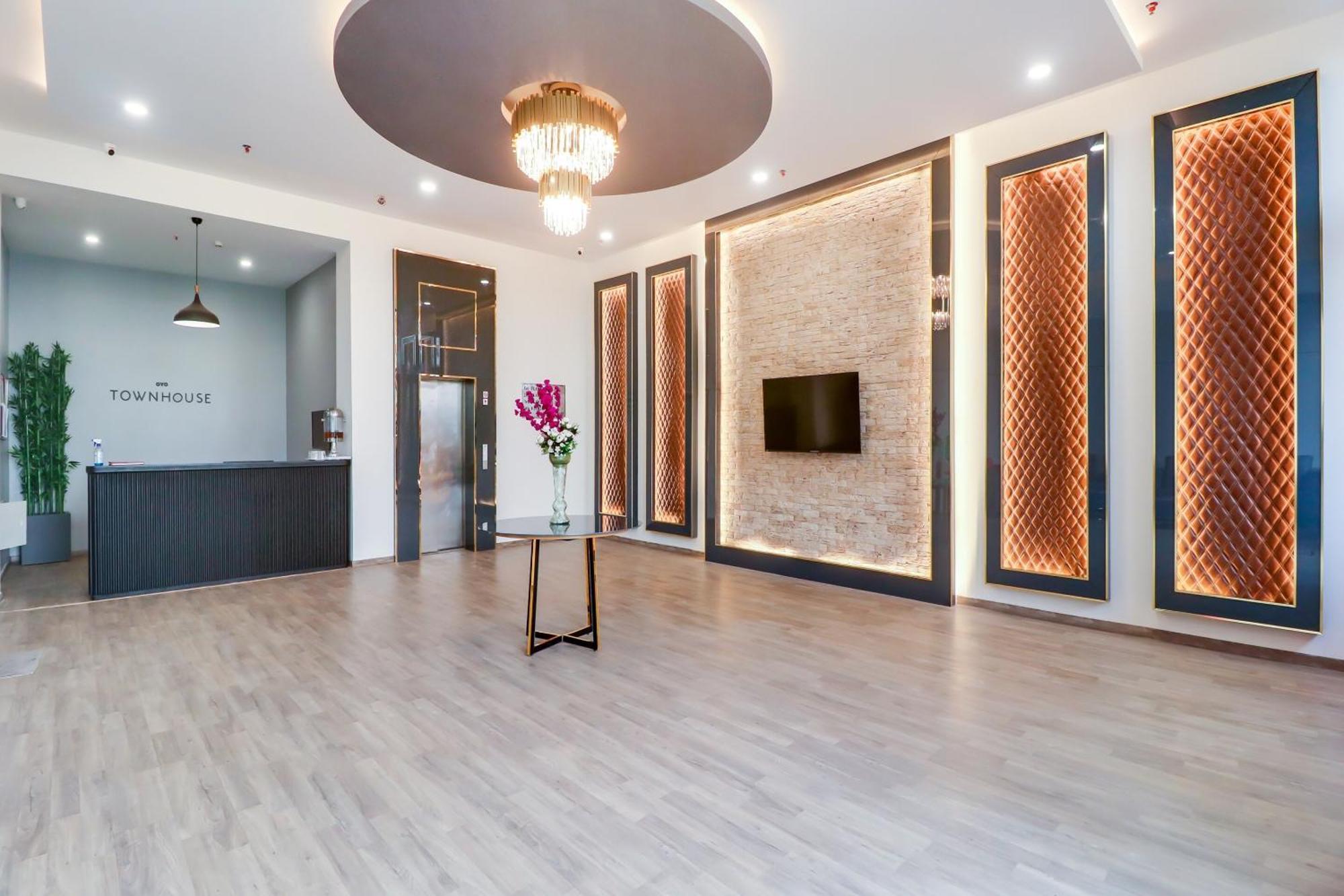 Super Townhouse Jashn Hotel Chinhat Екстериор снимка