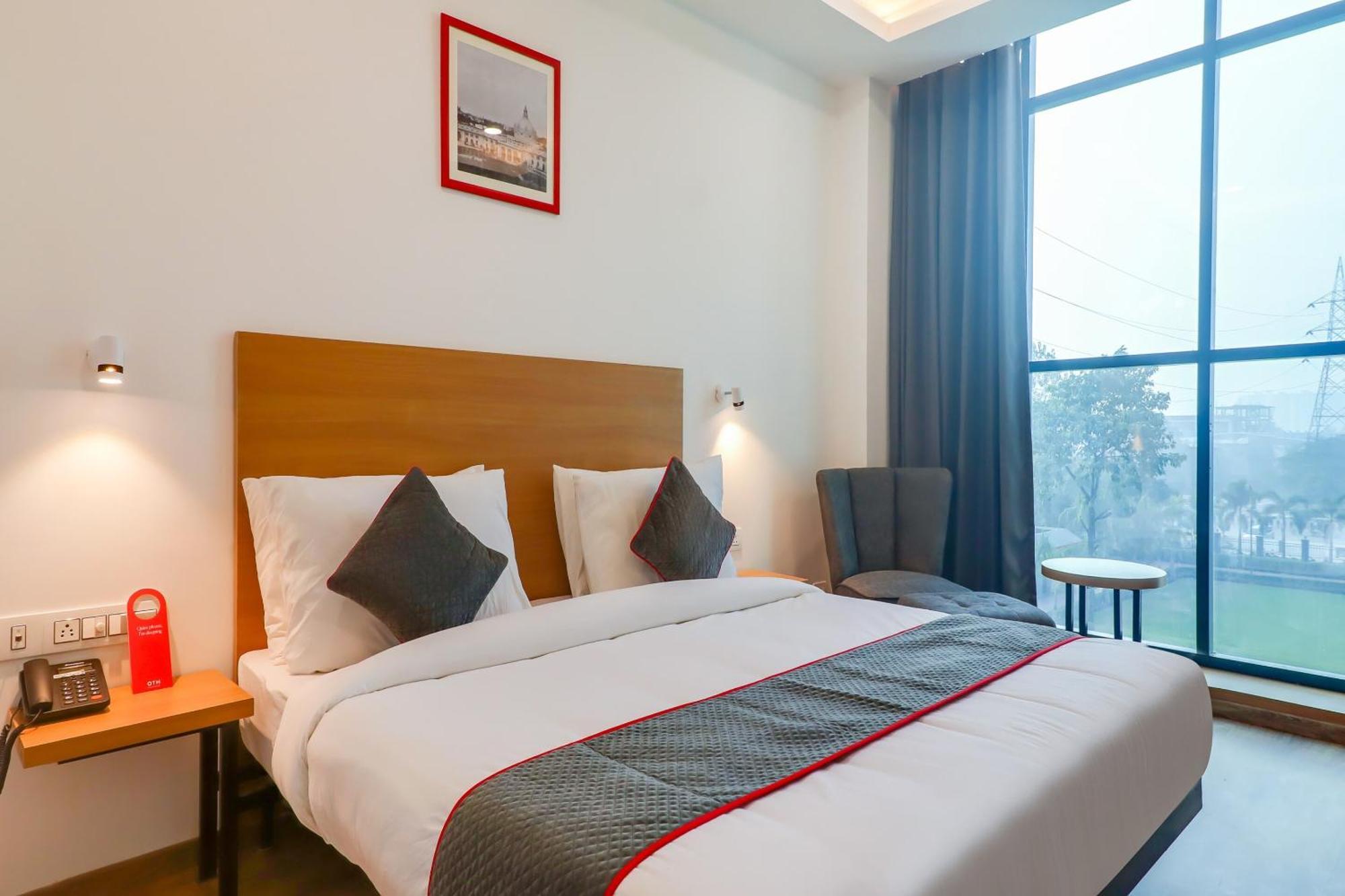 Super Townhouse Jashn Hotel Chinhat Екстериор снимка
