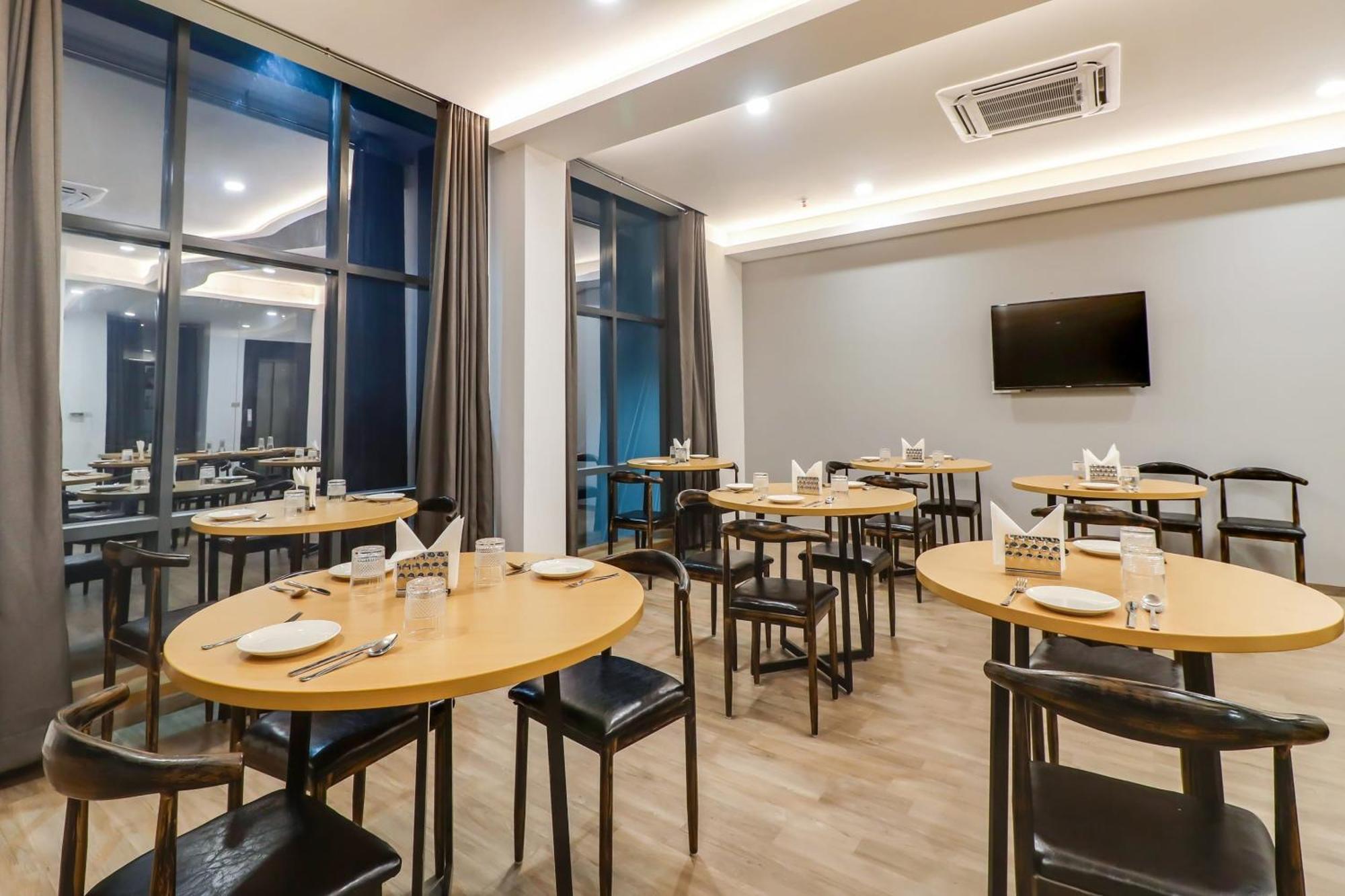 Super Townhouse Jashn Hotel Chinhat Екстериор снимка