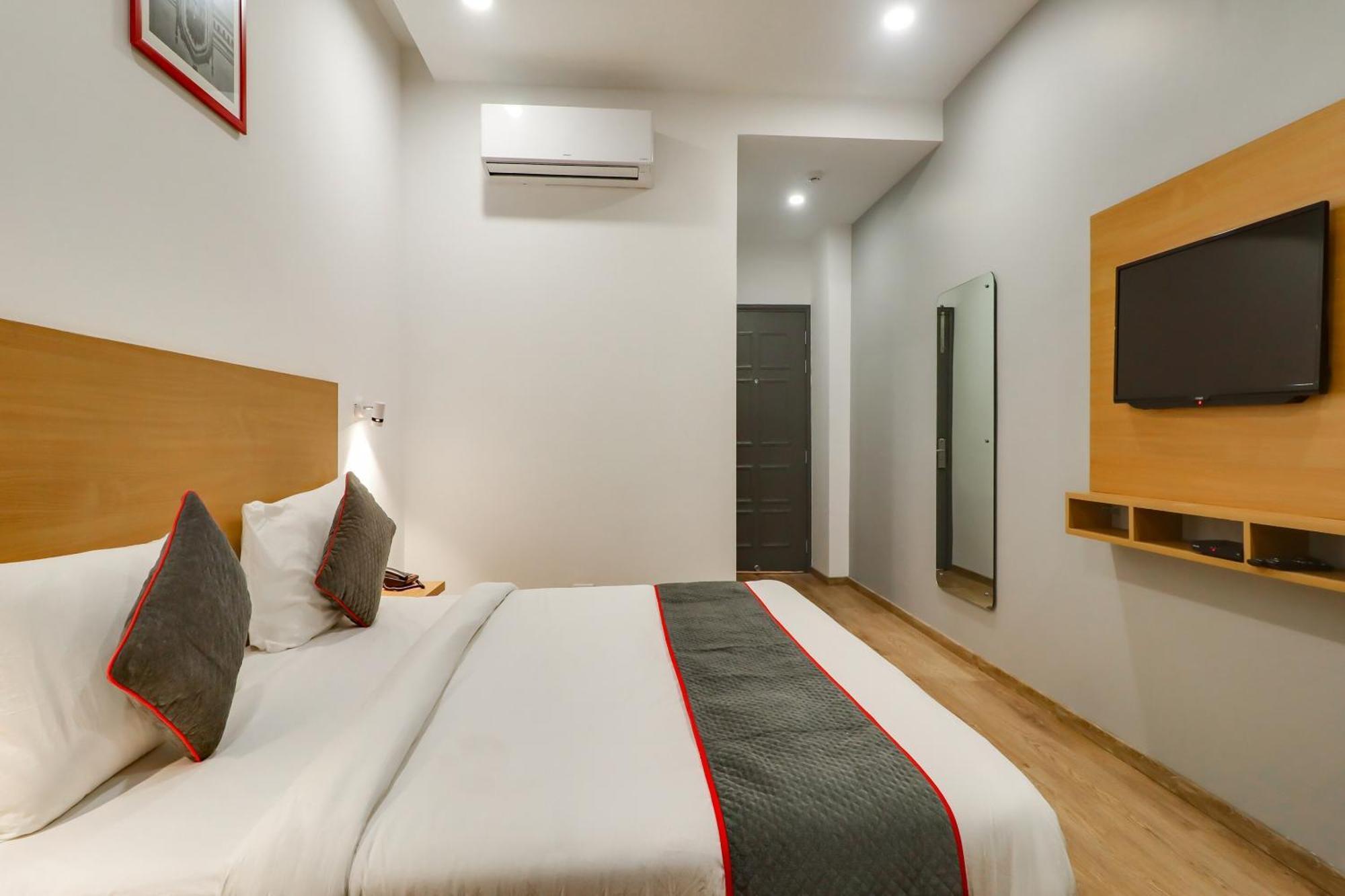 Super Townhouse Jashn Hotel Chinhat Екстериор снимка