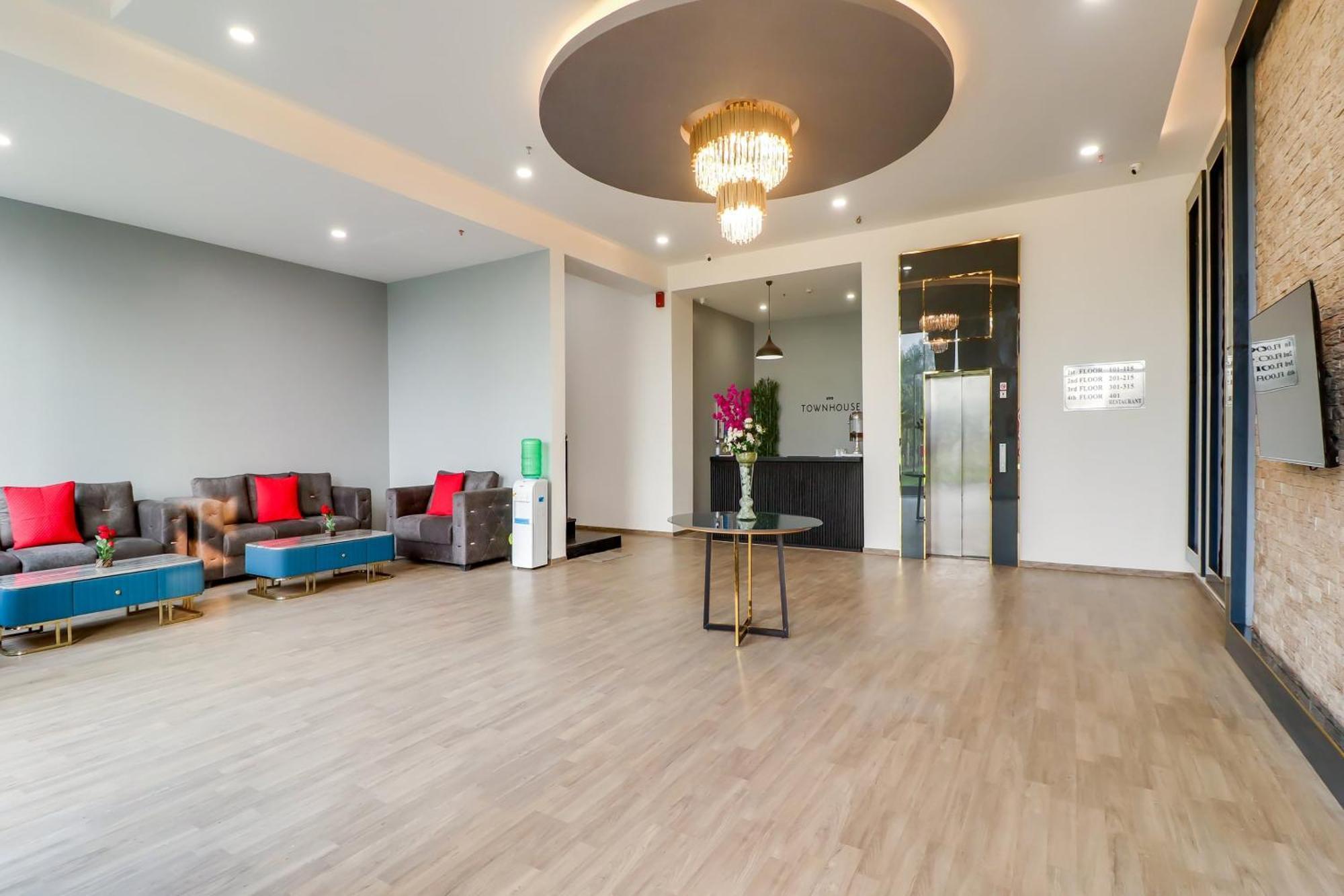Super Townhouse Jashn Hotel Chinhat Екстериор снимка