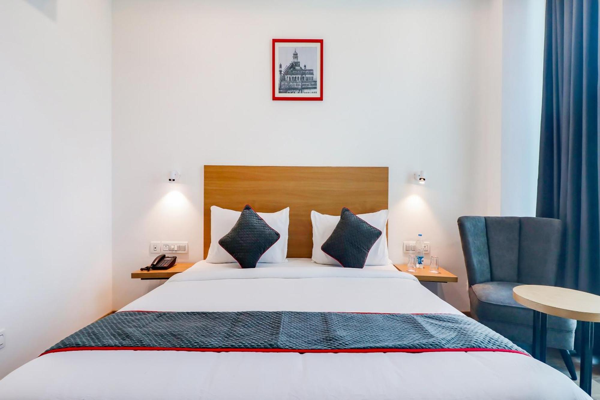 Super Townhouse Jashn Hotel Chinhat Екстериор снимка