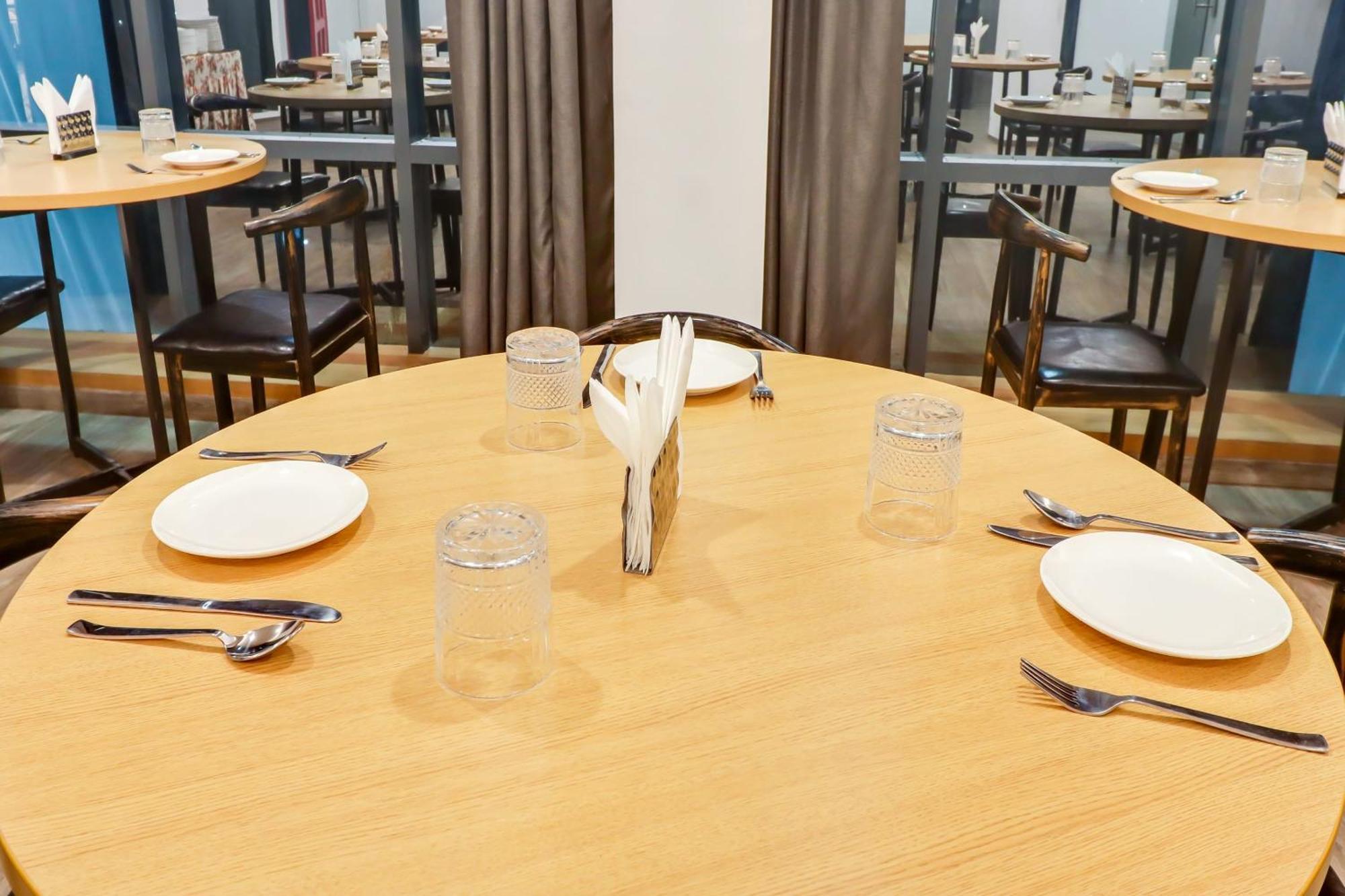 Super Townhouse Jashn Hotel Chinhat Екстериор снимка
