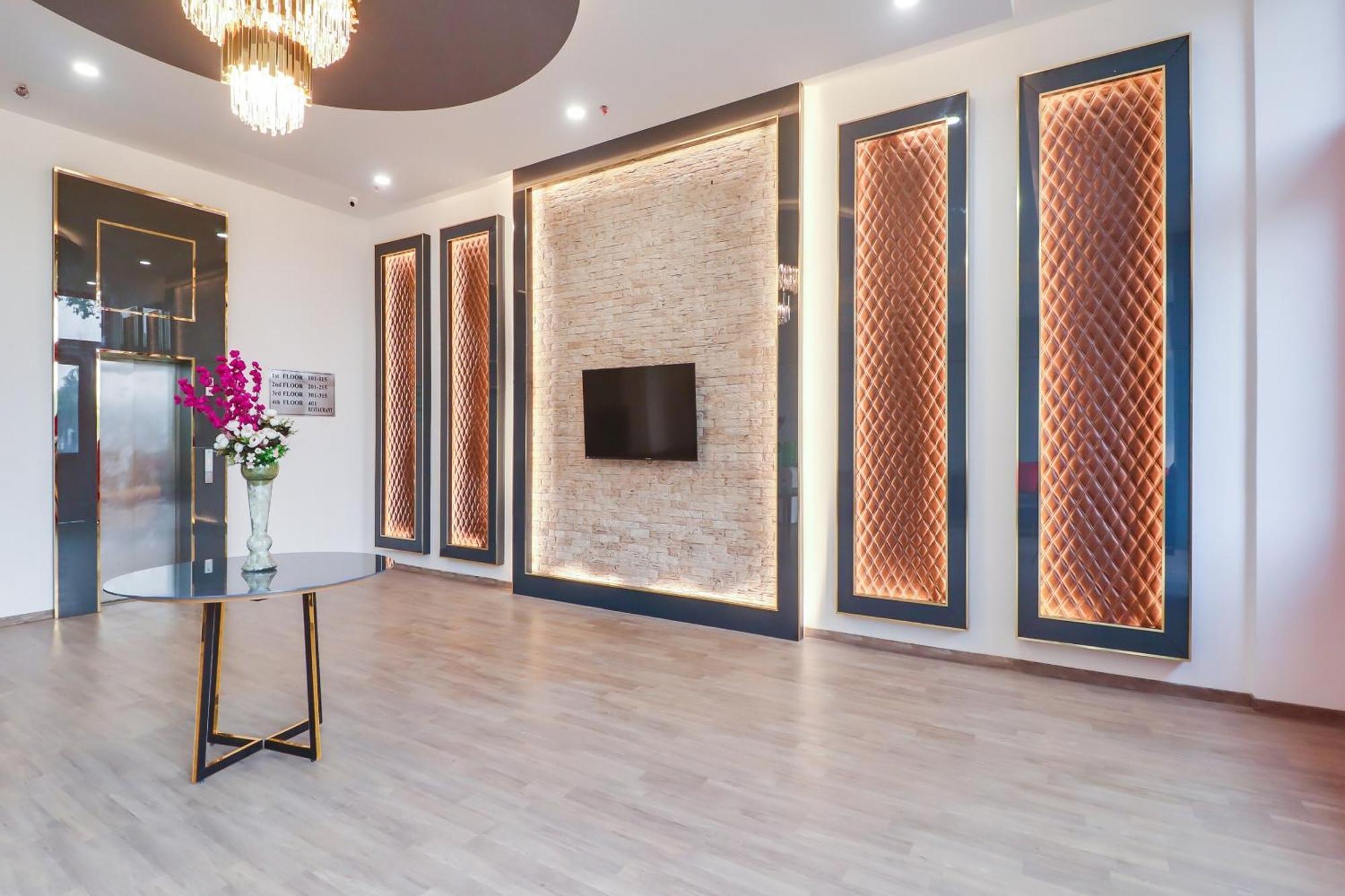 Super Townhouse Jashn Hotel Chinhat Екстериор снимка